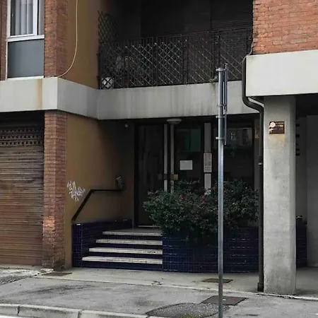 Via Aleardi, 4 Minutes From Station And Airport Shuttle Διαμέρισμα *