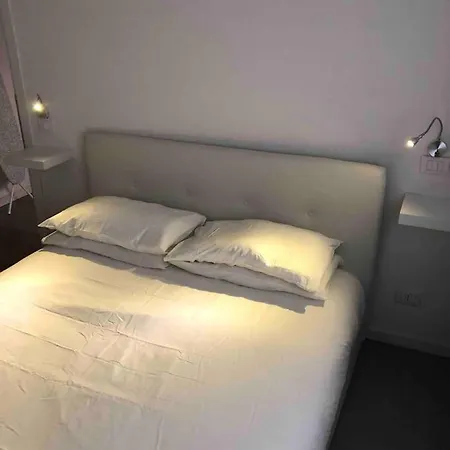 Via Aleardi, 4 Minutes From Station And Airport Shuttle *