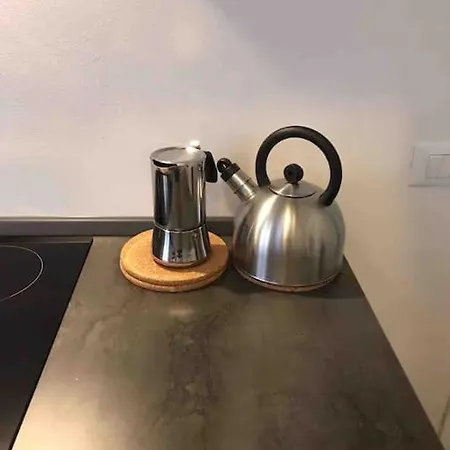 Via Aleardi, 4 Minutes From Station And Airport Shuttle Apartment