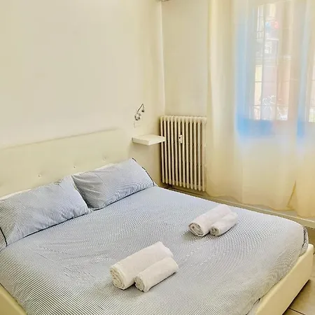 Apartment Via Aleardi, 4 Minutes From Station And Airport Shuttle