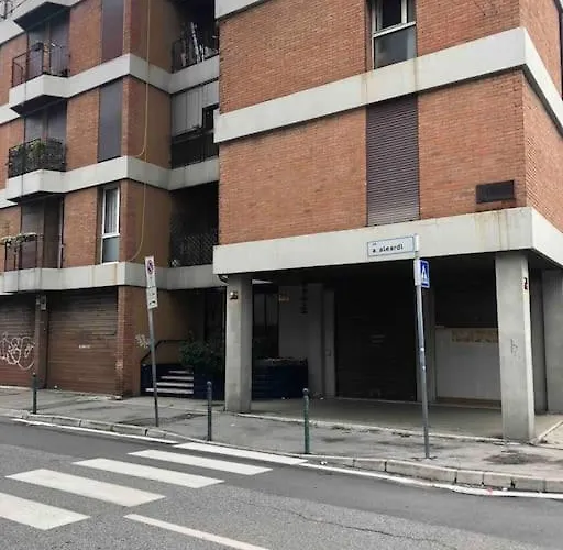 Venice, 4 Minutes From Station, Free Parking, Airport Shuttle,train Station Via Aleardi 141 *