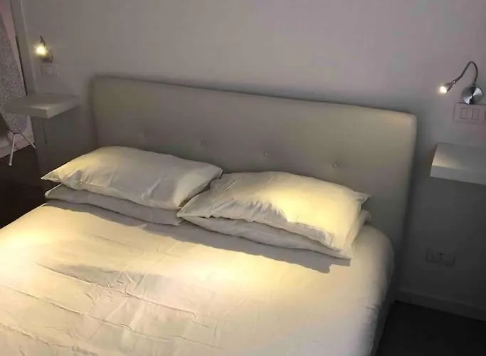 Venice, 4 Minutes From Station, Free Parking, Airport Shuttle,train Station Via Aleardi 141 *