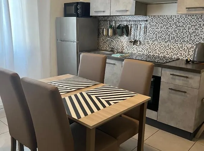 Venice, 4 Minutes From Station, Free Parking, Airport Shuttle,train Station Via Aleardi 141